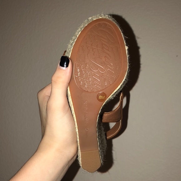 NEVER used Gianni Bini brown leather wedges!!! - Picture 3 of 3